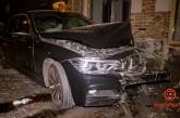 В Днепре BMW влетел в магазин тканей: водитель сбежал