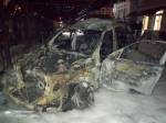 Спасателям поступило сообщение о пожаре автомобиля Mercedes-Benz, припаркованного на улице