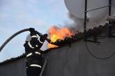 На крыше дома в центре Николаева возник пожар