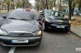 В Николаеве пьяный пассажир такси открыл дверь авто и спровоцировал ДТП