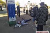 В центре Николаева молодой человек упал без сознания: очевидцы утверждают, что «скорая» ехала полчаса
