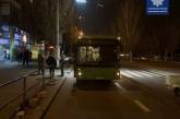 В Николаеве пьяный дебошир разбил окно в автобусе