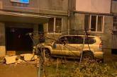 В Одессе пьяный водитель Toyota убегал от полиции и врезался в жилой дом. ВИДЕО