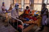 В Индии 300 человек госпитализировали с симптомами неизвестной болезни