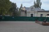 «Это халтура»: шахматный клуб в Николаеве после реконструкции за 20 млн покрасили не в тот цвет