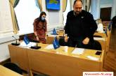 В Николаевском горсовете депутат попытался «переехать» и едва не вывел из строя систему голосования