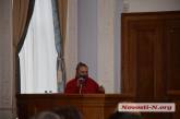 Мэру Сенкевичу подарили «футбольную» маску за 10 гривен