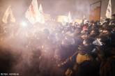 На Майдане в Киеве снова столкновения: полиция попыталась демонтировать палатки. ВИДЕО