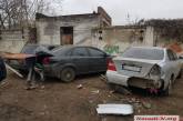 В Николаеве водитель на КамАЗе протаранил четыре авто и врезался в столб