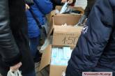 «Новый вид бизнеса»: в Николаеве на входе в рынок продают защитные маски