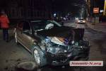 На пересечении улиц Никольской и Лягина в Николаеве столкнулись автомобили Renault Duster и Volkswagen Passat - пострадали три человека