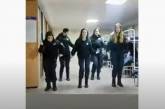В университете МВД Харькова курсантки станцевали под песню «Вороваек»: разгорелся скандал. ВИДЕО