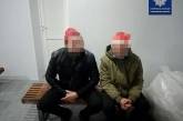 В Николаеве двое молодчиков украли в магазине смартфон