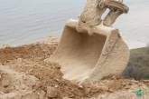 «Я ничего не обязан показывать» - владелец прибрежного участка в Рыбаковке продолжает уничтожать берег