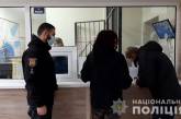 В центре Одессы молодая женщина с ножом напала на незнакомца