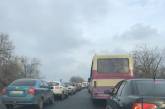 На въезде в Николаев со стороны Баштанки образовался огромный автомобильный затор