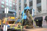 В Бостоне снесли памятник Линкольну, отменившему рабство