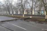 В Новой Каховке водитель «Ауди» сбил опору освещения и скрылся с места ДТП