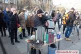 В Николаеве проходит митинг против депутата, поздравившего с Новым годом фотографией Путина