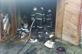 Гараж и деревянные постройки: спасатели дважды тушили пожары в Николаевской области