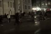 В Киеве толпа избила двух геев, которые заступились за девушку. Видео