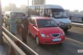 На Варваровском мосту в Николаеве в трех ДТП столкнулись 8 автомобилей: огромные пробки
