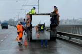 В Николаеве дорожники «латали» ямы на Ингульском мосту