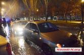 Шесть машин порвали шины в огромных ямах на центральной магистрали Николаева