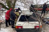 В Николаевской области «ВАЗ» слетел в кювет — пострадал водитель