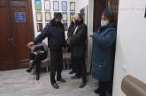 Скандал в приемной мэра Николаева: охрана повздорила с возмущенными жителями. ВИДЕО
