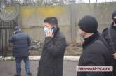 На нефтебазу в Николаеве после перепалок впустили губернатора. ВИДЕО