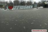 «Замерзший» Николаев: в центре города тротуары превратились в каток. ФОТО