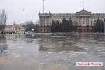В Николаеве затопило Соборную площадь, которую горожане называют Серой из-за цвета ее покрытия