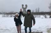 В Киеве парень и девушка сковали себя цепью – хотят прожить так три месяца