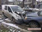 15 февраля на ул. Малой Морской в Николаеве столкнулись автомобили Mitsubishi Galant, Subaru Forester и Peugeot Expert