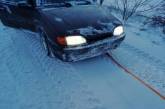 Непогода в Николаевской области: спасатели вытаскивают автомобили из грязи и снега