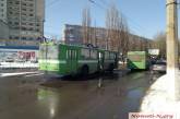 В Николаеве посреди дороги сломался троллейбус