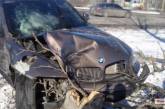 В Николаеве BMW после столкновения с «зеленым» автобусом слетел с дороги и врезался в пень