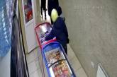 В Первомайске подростки воровали в магазине мороженое — их сняла камера наблюдения