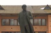 Опять молодой? В Николаевской области нашли нетронутый памятник Ленину. ВИДЕО