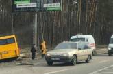 На трассе под Киевом маршрутка влетела в столб, есть пострадавшие. ВИДЕО