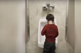 В детсаду Киева воспитатели высмеивали 4-летнего мальчика за то, что он ходит в туалет стоя