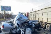 Под Одессой BMW врезался в припаркованный грузовик: погибли две 17-летние девушки