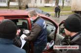 В Николаеве полиция со спецназом задержала подозреваемого в незаконном хранении оружия. Видео