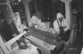 В Николаеве магазинную кражу сняла камера наблюдения: вора задержали. ВИДЕО
