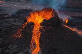 Фотограф пожертвовал дроном, снимая извержение вулкана. Видео