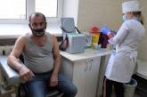 Участника АТО из Николаева «для рекламы» вакцинировали от COVID-19