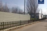 Стройка возле автовокзала в Николаеве: забор установлен незаконно