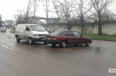 В Николаеве столкнулись микроавтобус и «Форд»