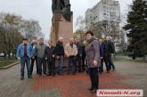 В Николаеве ветераны уголовного розыска возложили цветы к памятнику «погибшим милиционерам»